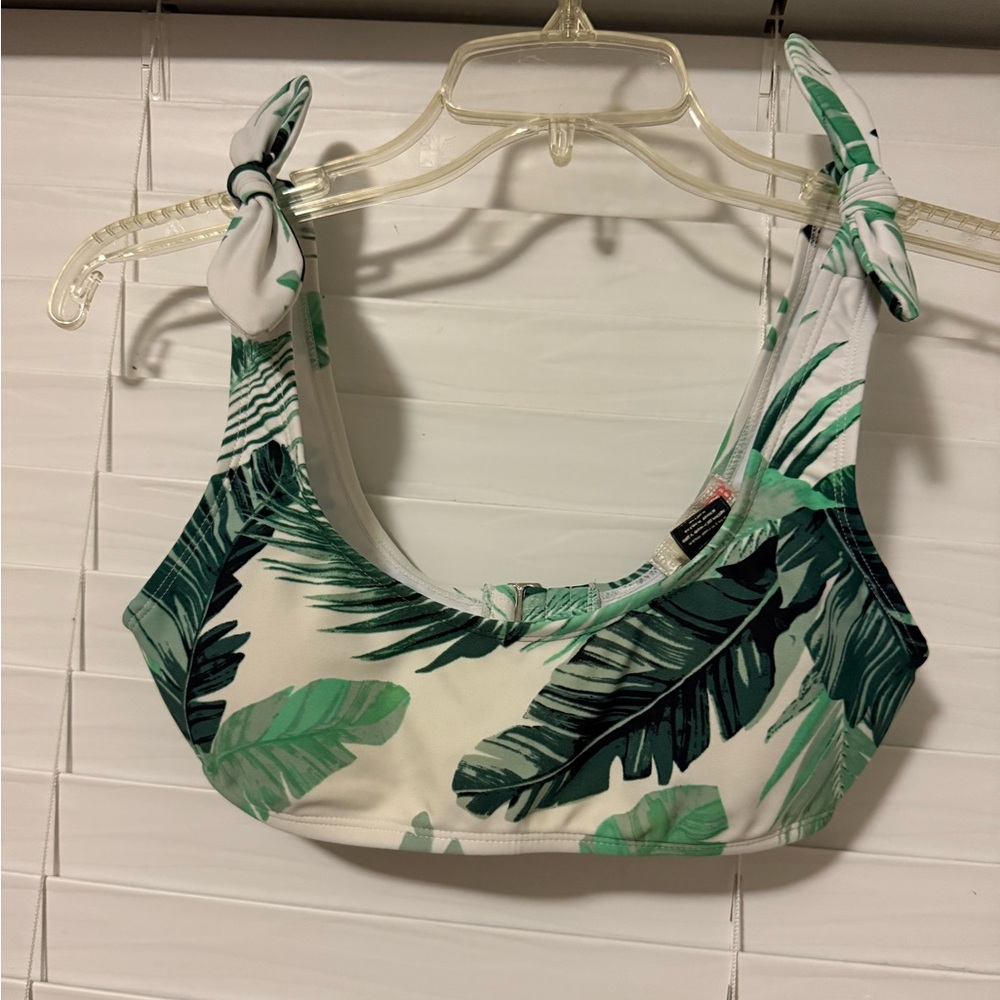 Gianni Bini Green Leaf Print Swim Top